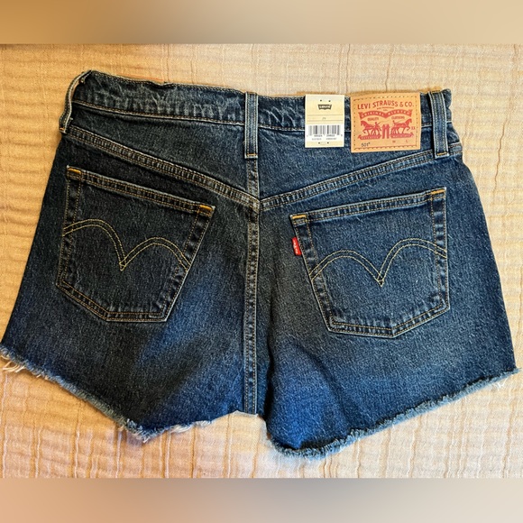 Levi's Women's 501 Original High-Rise Jean Shorts - Picture 4 of 5